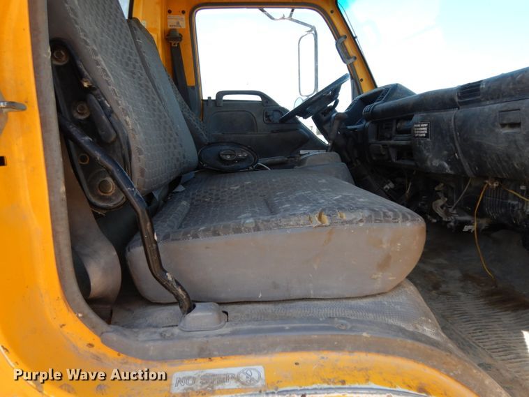 image for item DM2812 2007 GMC W4500  box truck