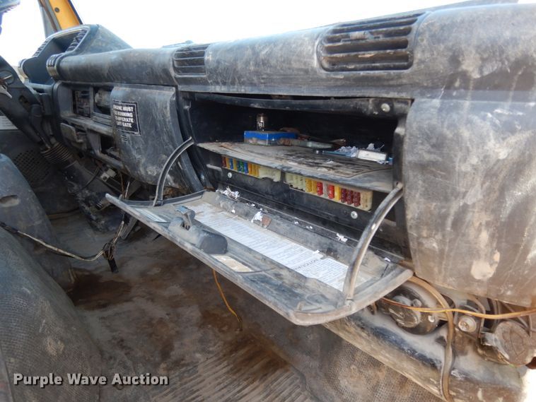 image for item DM2812 2007 GMC W4500  box truck