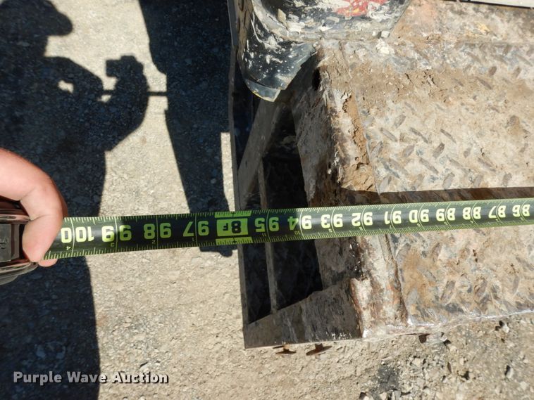 image for item DM2812 2007 GMC W4500  box truck