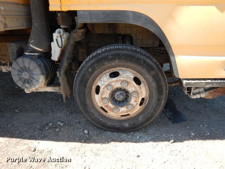 image for item DM2812 2007 GMC W4500  box truck