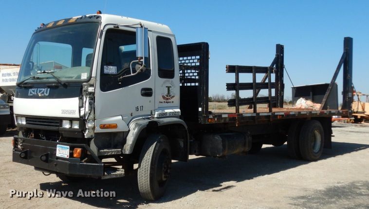 image for item DM2813 2001 Isuzu FTR  flatbed truck