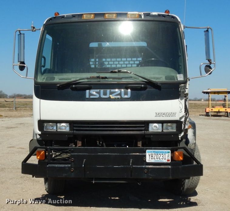 image for item DM2813 2001 Isuzu FTR  flatbed truck