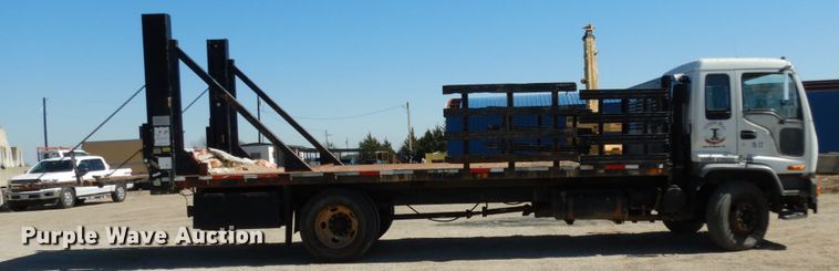 image for item DM2813 2001 Isuzu FTR  flatbed truck