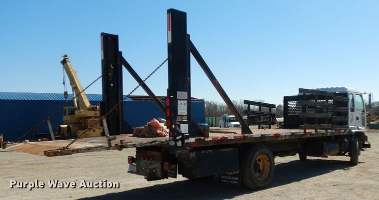 image for item DM2813 2001 Isuzu FTR  flatbed truck