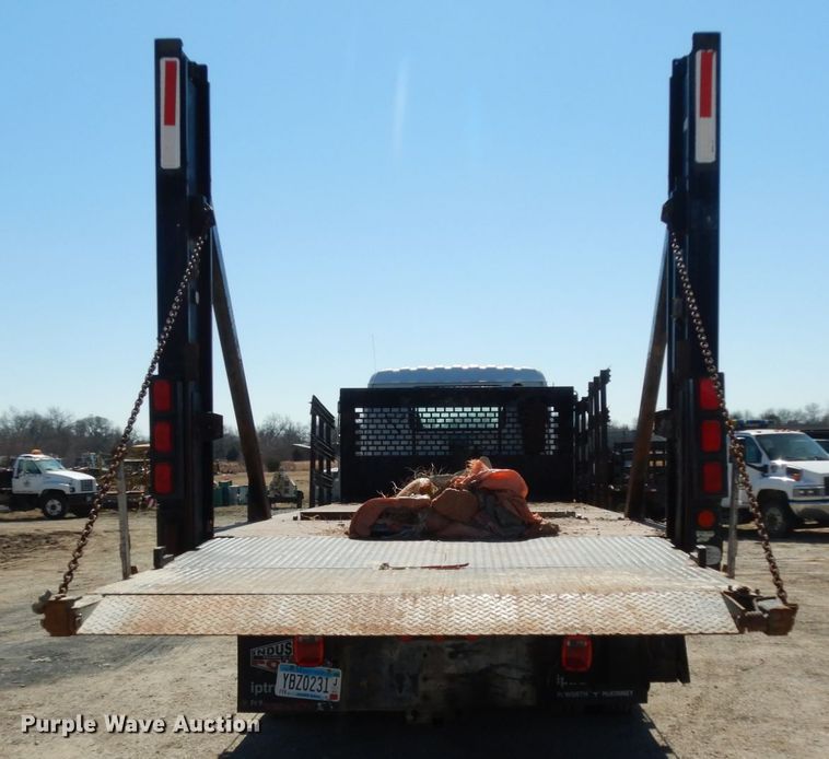 image for item DM2813 2001 Isuzu FTR  flatbed truck