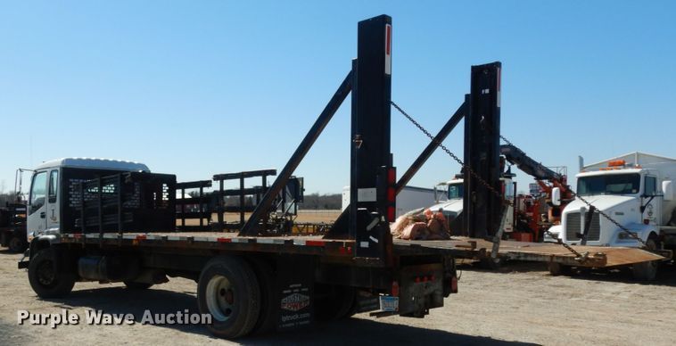 image for item DM2813 2001 Isuzu FTR  flatbed truck