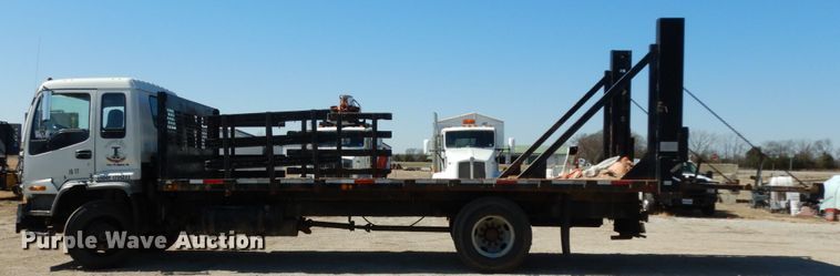 image for item DM2813 2001 Isuzu FTR  flatbed truck
