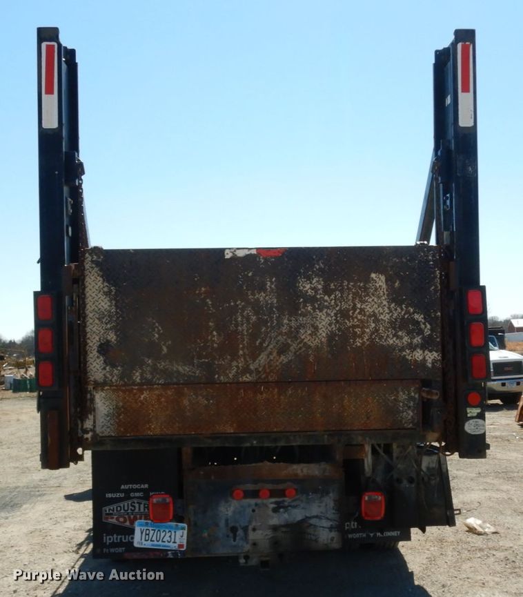image for item DM2813 2001 Isuzu FTR  flatbed truck