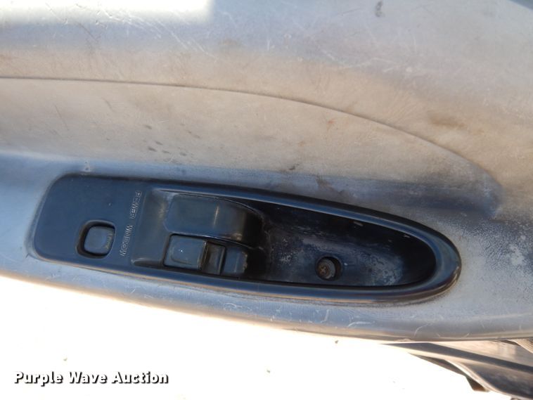 image for item DM2813 2001 Isuzu FTR  flatbed truck