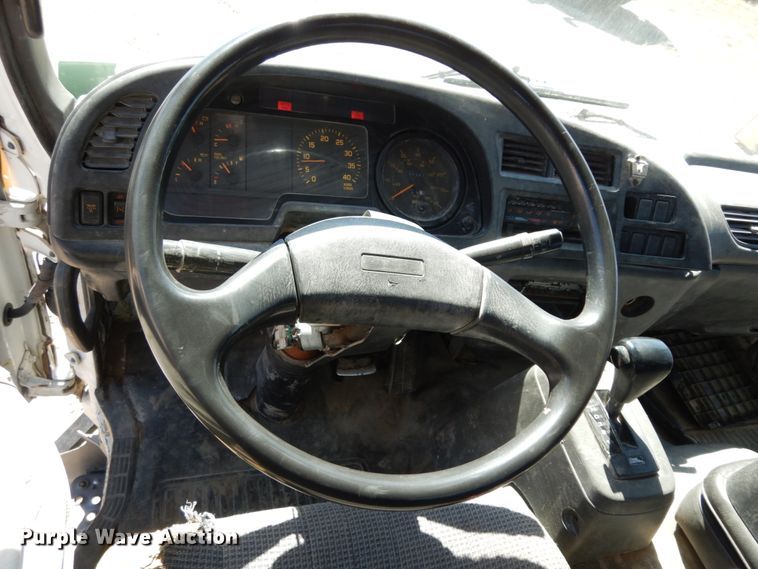 image for item DM2813 2001 Isuzu FTR  flatbed truck