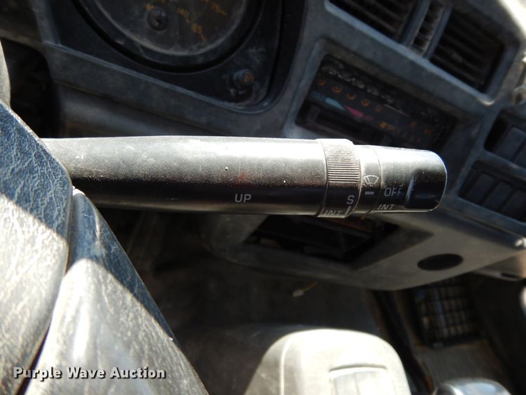 image for item DM2813 2001 Isuzu FTR  flatbed truck