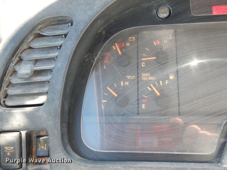 image for item DM2813 2001 Isuzu FTR  flatbed truck