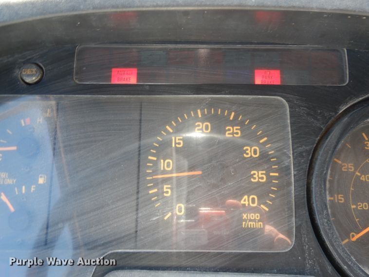 image for item DM2813 2001 Isuzu FTR  flatbed truck