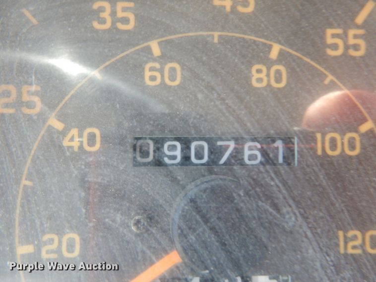 image for item DM2813 2001 Isuzu FTR  flatbed truck