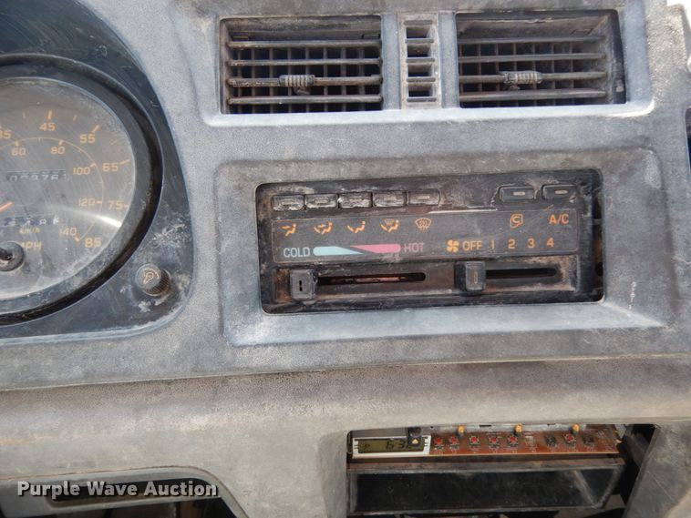 image for item DM2813 2001 Isuzu FTR  flatbed truck