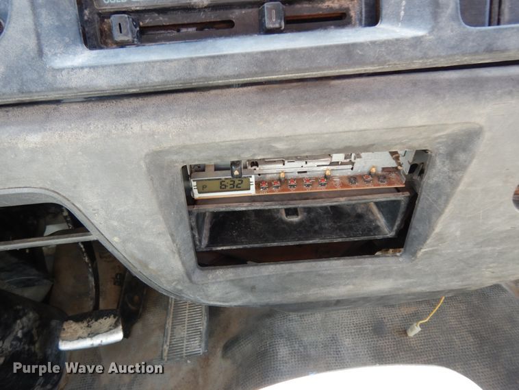 image for item DM2813 2001 Isuzu FTR  flatbed truck