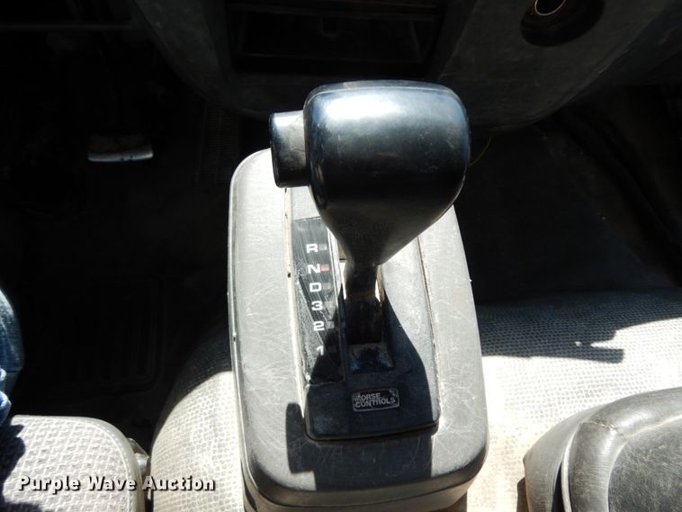 image for item DM2813 2001 Isuzu FTR  flatbed truck