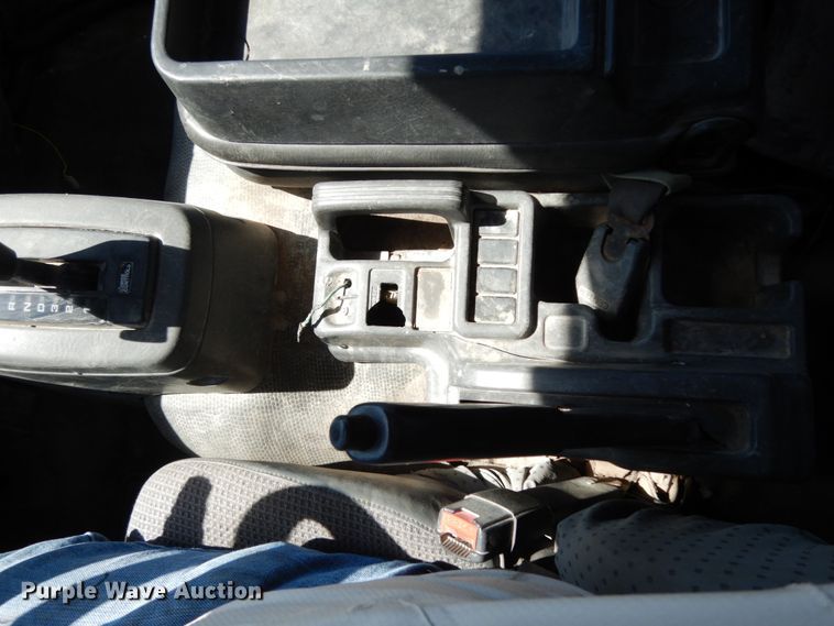 image for item DM2813 2001 Isuzu FTR  flatbed truck