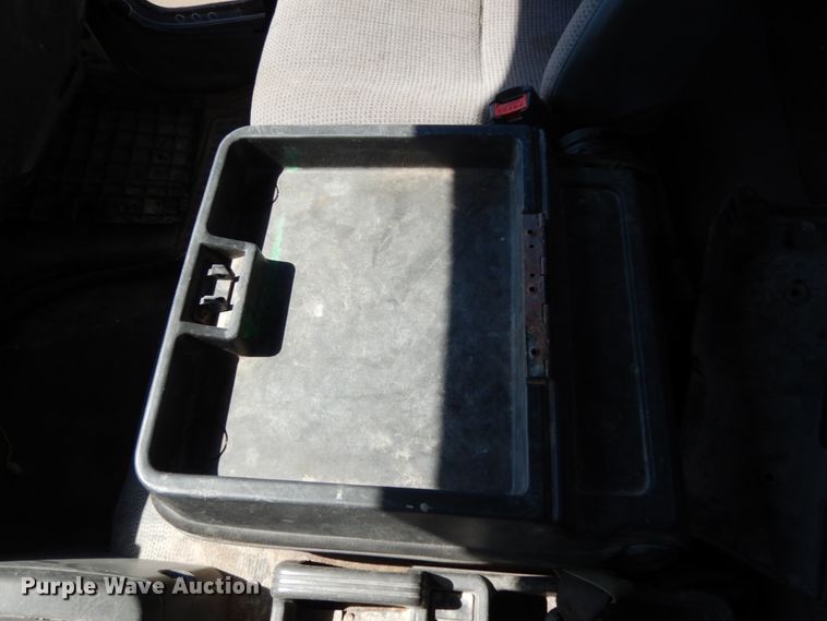 image for item DM2813 2001 Isuzu FTR  flatbed truck