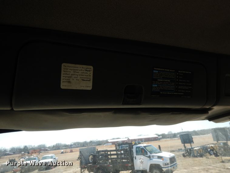 image for item DM2813 2001 Isuzu FTR  flatbed truck