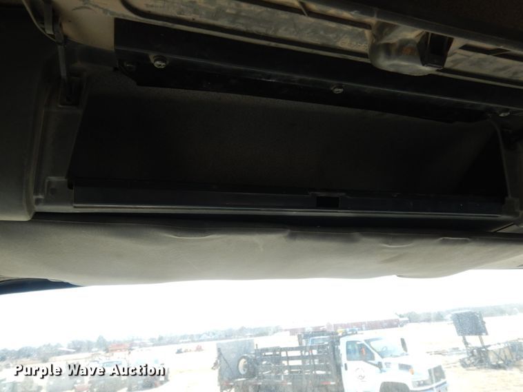 image for item DM2813 2001 Isuzu FTR  flatbed truck