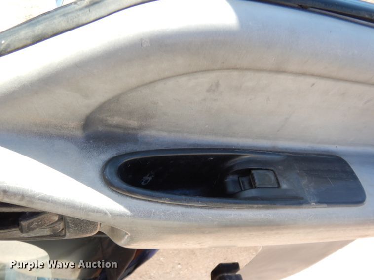 image for item DM2813 2001 Isuzu FTR  flatbed truck