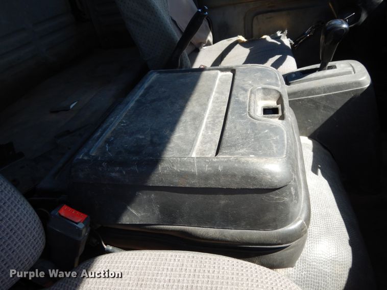 image for item DM2813 2001 Isuzu FTR  flatbed truck