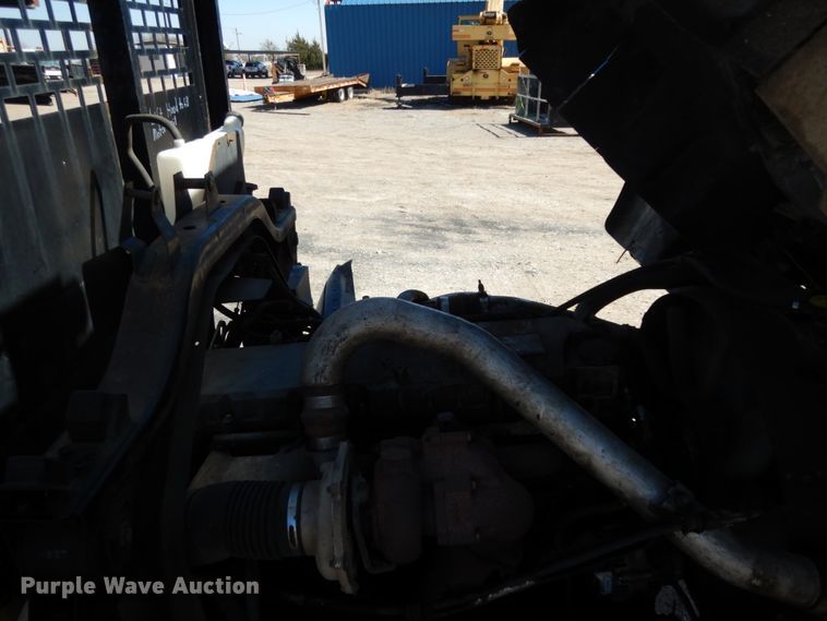 image for item DM2813 2001 Isuzu FTR  flatbed truck