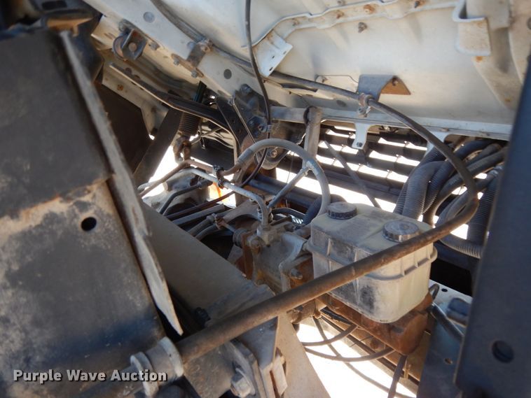 image for item DM2813 2001 Isuzu FTR  flatbed truck