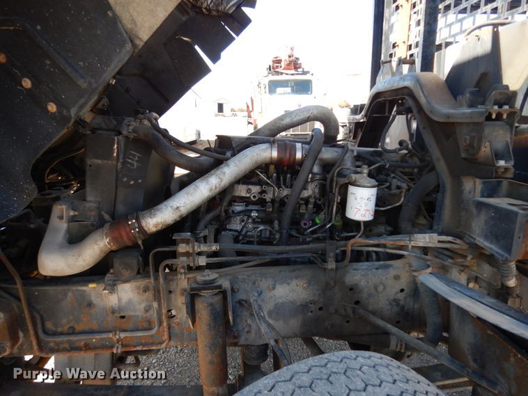 image for item DM2813 2001 Isuzu FTR  flatbed truck