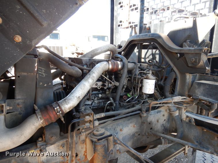 image for item DM2813 2001 Isuzu FTR  flatbed truck