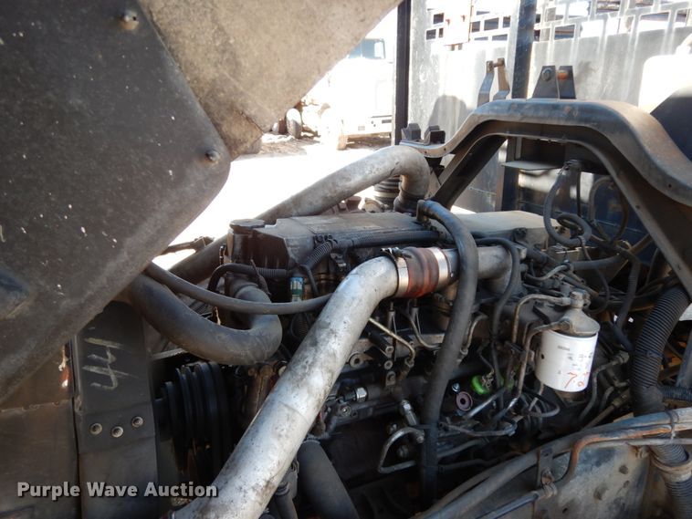 image for item DM2813 2001 Isuzu FTR  flatbed truck