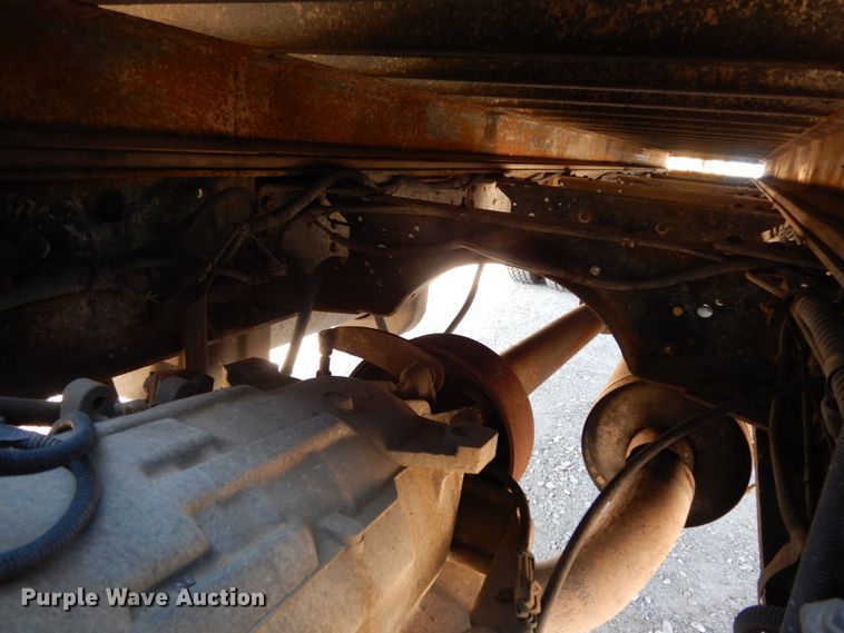 image for item DM2813 2001 Isuzu FTR  flatbed truck