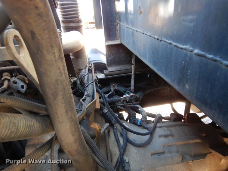 image for item DM2813 2001 Isuzu FTR  flatbed truck