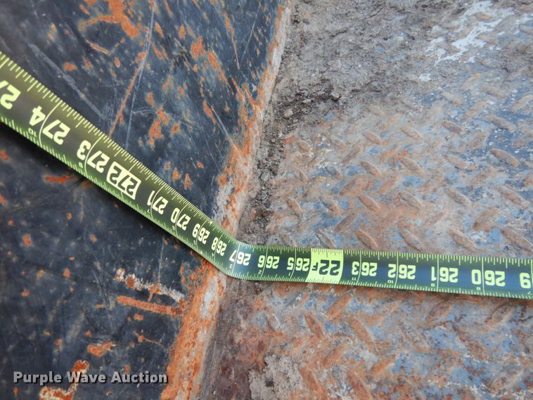 image for item DM2813 2001 Isuzu FTR  flatbed truck