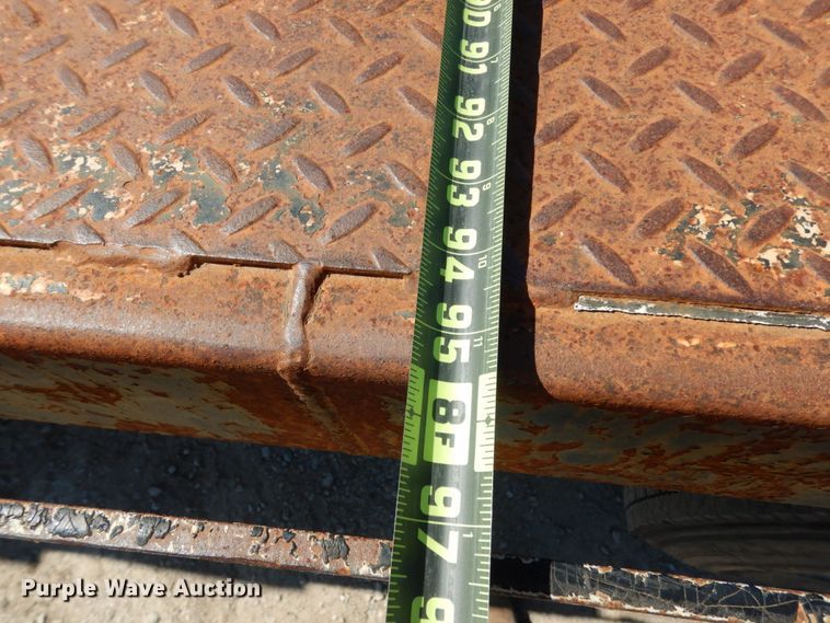 image for item DM2813 2001 Isuzu FTR  flatbed truck