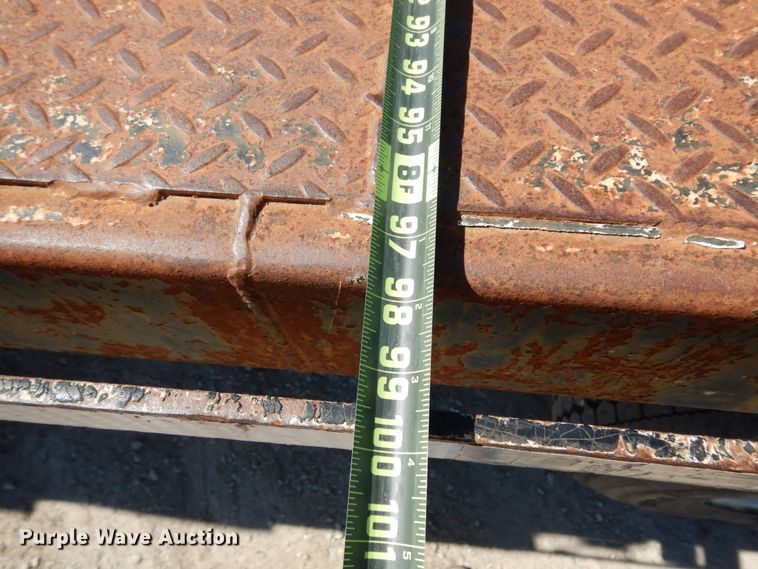 image for item DM2813 2001 Isuzu FTR  flatbed truck