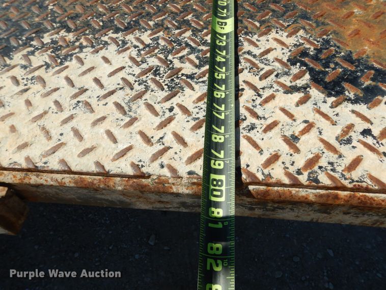 image for item DM2813 2001 Isuzu FTR  flatbed truck