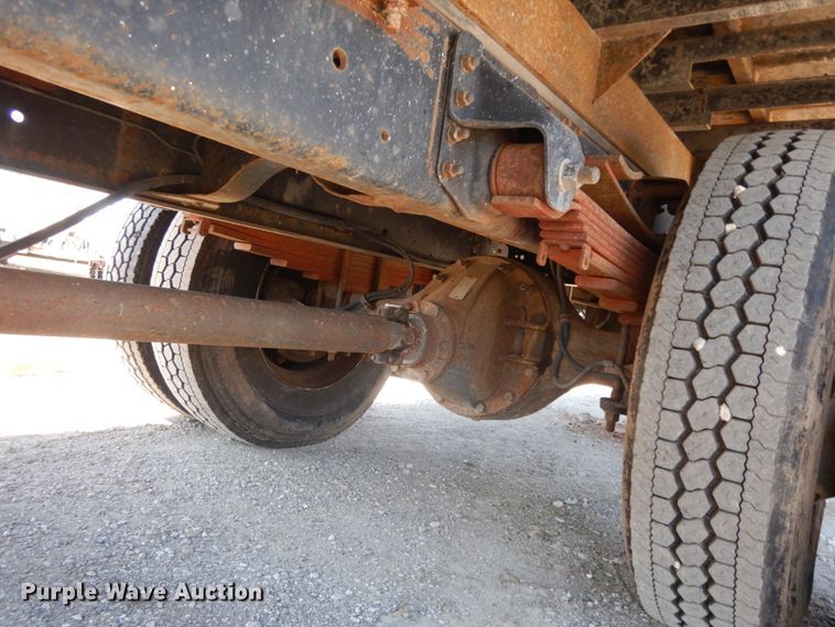 image for item DM2813 2001 Isuzu FTR  flatbed truck