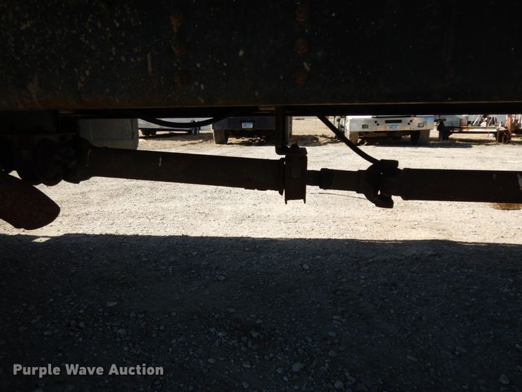 image for item DM2813 2001 Isuzu FTR  flatbed truck