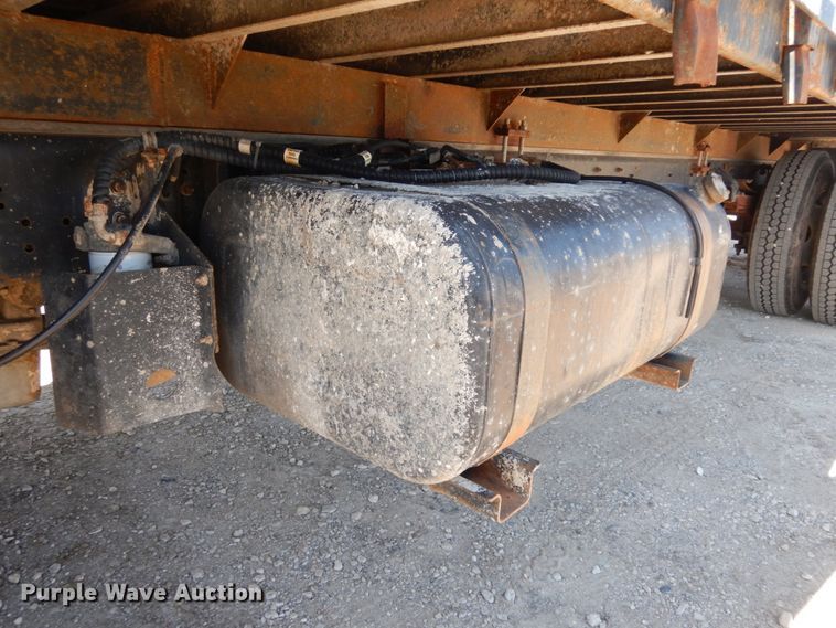 image for item DM2813 2001 Isuzu FTR  flatbed truck