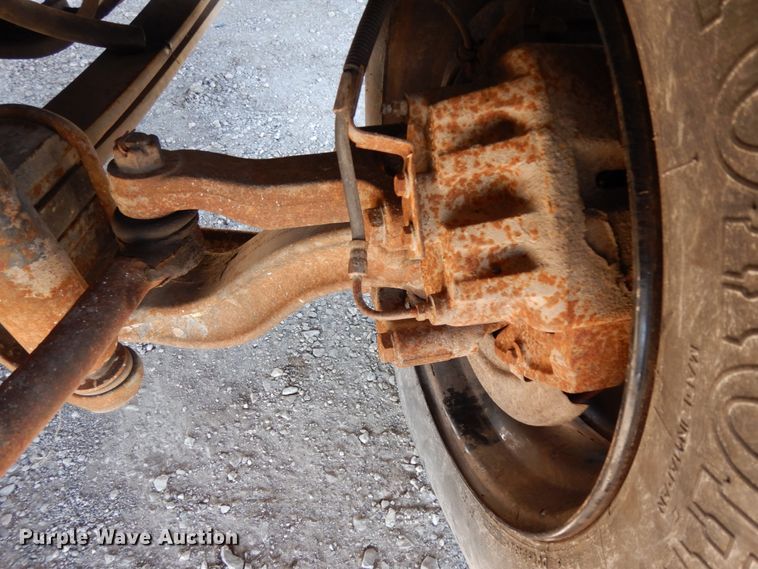 image for item DM2813 2001 Isuzu FTR  flatbed truck