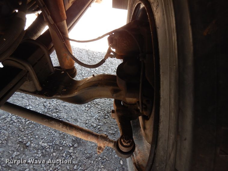 image for item DM2813 2001 Isuzu FTR  flatbed truck