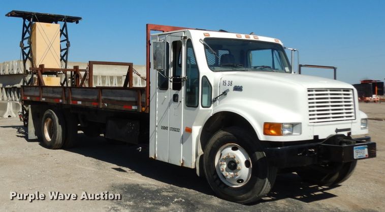 image for item DM2814 2000 International 4900  flatbed truck