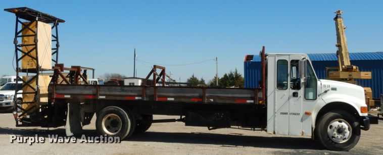 image for item DM2814 2000 International 4900  flatbed truck