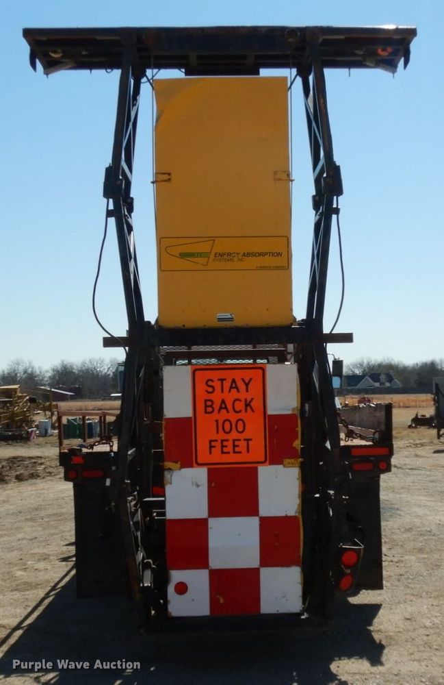 image for item DM2814 2000 International 4900  flatbed truck