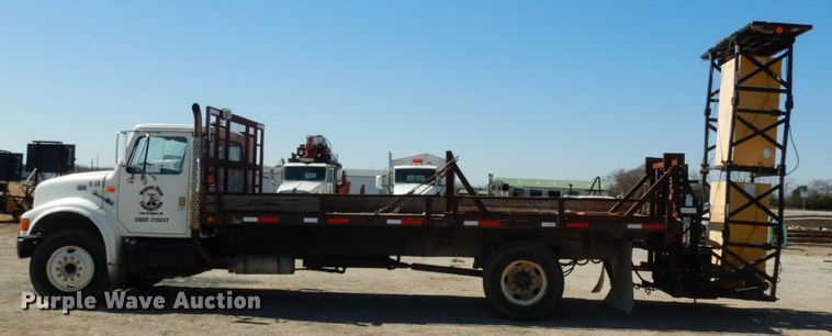 image for item DM2814 2000 International 4900  flatbed truck