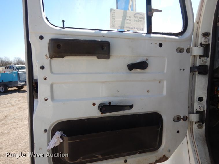 image for item DM2814 2000 International 4900  flatbed truck