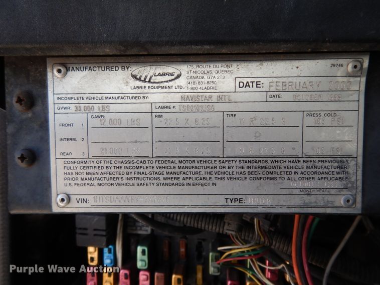 image for item DM2814 2000 International 4900  flatbed truck