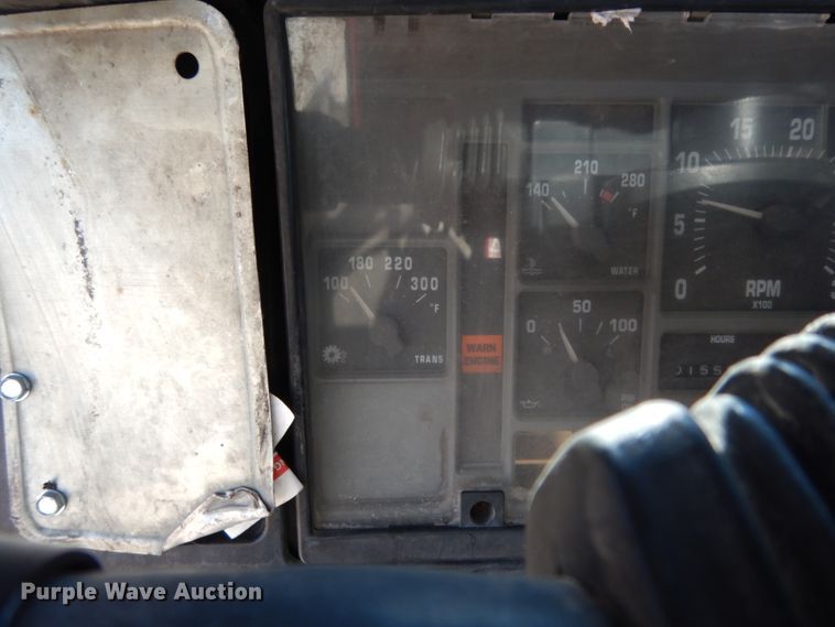 image for item DM2814 2000 International 4900  flatbed truck